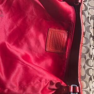 Coach Gallery Tote In Signature Canvas - Khaki/Electric Red